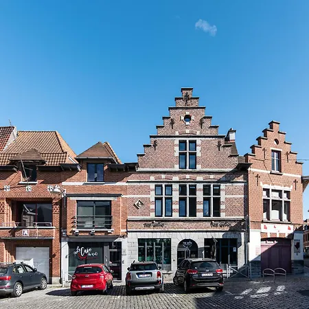 Les Camuches De La Banque